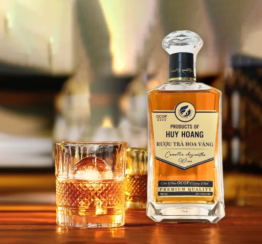 RƯỢU TRÀ HOA VÀNG HUY HOÀNG CHAI VUÔNG